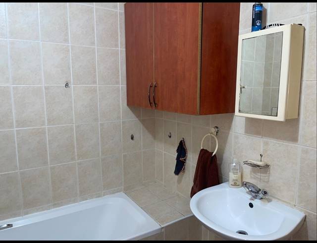 2 BEDROOM FLAT FOR SALE IN VANDERBIJLPARK SE 2
